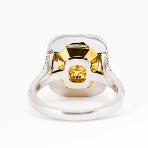 Bague de fiançailles de luxe en or blanc 14 carats avec halo, diamant de laboratoire jaune fantaisie 5,00 carats taille radiant VS2, certifié IGI, élégante pour mariée - Product Image 6