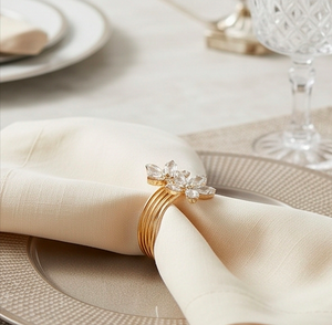 Anneaux de serviette en métal doré avec fleurs en cristal, décoration élégante pour la table, pour mariages, banquets, fêtes, 2 pièces - Product Image 5