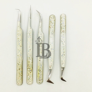 Juego de Pinzas para Extensión de Pestañas con Acabado Brillante en Color Blanco, Pinzas para Pestañas de Alta Calidad Antideslizantes y Sostenibles a Bajo Precio - Product Image 6
