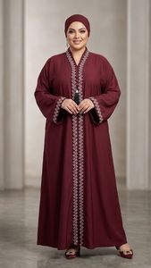 Abaya bleu marine brodée géométriquement, manches longues, longueur ras du sol, robe modeste pour femme, grande taille, style Moyen-Orient, usage quotidien - Product Image 3