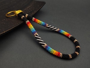 Porte-clés de poignet pour femme, fait main, perles multicolores, rayures noires et blanches, anneau doré, élégant, fonctionnel, accessoire cadeau - Product Image 3