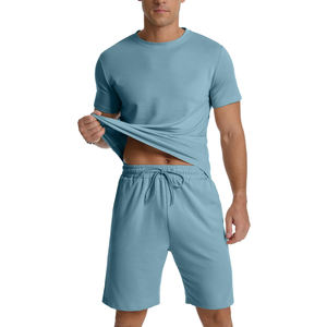 Venta al por mayor de conjuntos deportivos cortos de verano para hombre en colores sólidos, camisetas de moda casual y estilo urbano para jóvenes y adultos. - Product Image 5