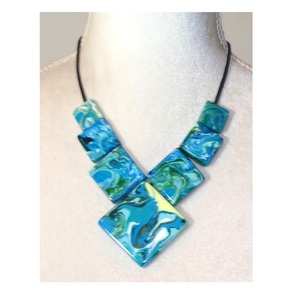 Collar con Colgante Ligero y Bonito para Mujer, Hecho a Mano con Resina, Estilo Minimalista APEX ALIGN, Accesorios de Moda, Regalo, Proveedor Mayorista - Product Image 1