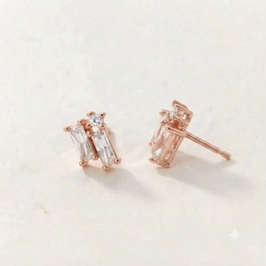 Pendientes de Diamantes Geométricos de Oro Sólido de 14K con Diamantes Cultivados en Laboratorio, Dos Piedras Paralelas, Pendientes de Diamantes Baguette en Racimo - Product Image 4