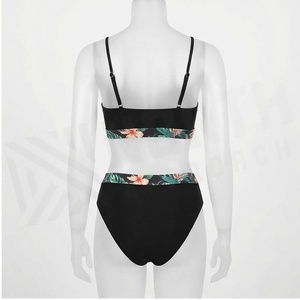 Ensemble de yoga 2 pièces imprimé papillon bleu avec finition dorée, body à col en V profond et jupe portefeuille longueur genou - Product Image 2