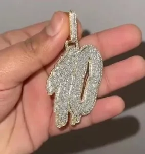 จี้ตัวอักษร VK ประดับเพชรโมอิสซาไนต์ สไตล์วินเทจ สำหรับทุกเพศ เหมาะสำหรับงานปาร์ตี้ เครื่องประดับเงินแท้ 925 ชุบทอง - Product Image 2