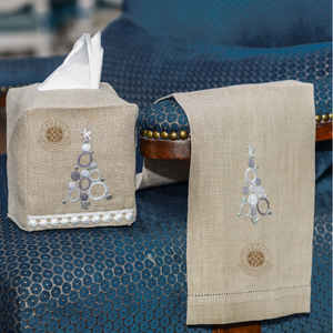 Broderie de sapin de Noël en perles qui rehausse la décoration de la salle de bain avec une élégance festive douce et une valeur réutilisable - Product Image 1