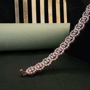 Bracelet en cristal plaqué or rose, design à maillons géométriques, serti de pierres, bijoux de luxe pour femmes, bracelet chaîne pour soirée - Product Image 2