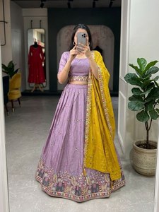 Ensemble Lehenga Style Reine, Lehenga Éclat Festif, Lehenga Ethnique de Créateur, Lehenga de Mariée Classique, Magnifique Lehenga Choli - Product Image 4