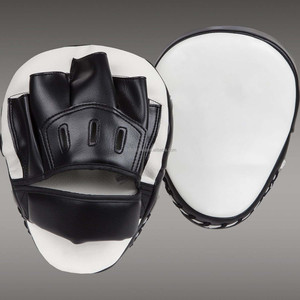 Guantes de Boxeo de Piel Negros y Amarillos Curvos para Entrenamiento, Sparring, MMA, Muay Thai, Kickboxing - Product Image 2