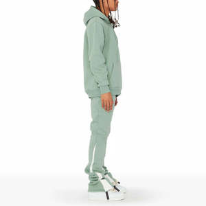 Ensemble de survêtement streetwear vert pour homme, comprenant un sweat à capuche délavé à impression en relief XXL et un pantalon de jogging empilé à bas évasé, vente en gros - Product Image 2