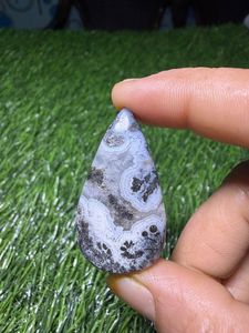 Gemas Aficionadas al Encanto: Colgante de Gema Suelta con Corte de Pera, Medicina Natural, para Creación de Joyas, 52 Quilates, Cambio de Color, Rajastán - Product Image 3
