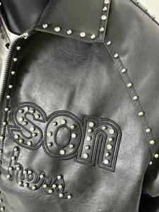 Veste universitaire pour homme noire à clous, imprimé lettres, col rabattu, fermeture éclair, en similicuir, style rétro, streetwear décontracté - Product Image 5