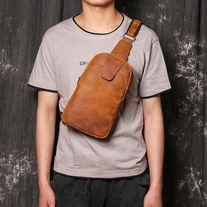 Bolso bandolera moderno de buena calidad, personalizado, de cuero genuino, duradero, con correa para el pecho y el hombro, el más demandado, hecho con el mejor material, bolso de cuero para el pecho. - Product Image 1