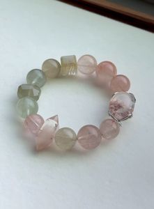 Pulsera de Resina Hecha a Mano de Primera Calidad con Diseño Contemporáneo de Lujo, Elegante Accesorio de Joyería de Moda para Mujer, Regalo Boutique - Product Image 3