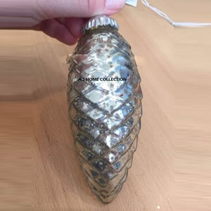 Boîte décorative de Noël en métal de style nouveau et attrayant, ornement de sapin de Noël en forme de Père Noël - Product Image 6