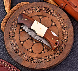 Couteau pliant en acier Damas forgé à la main, manche en bois et os, lame dentelée, vente en gros, OEM, couteau de chasse personnalisé, fabricant - Product Image 4