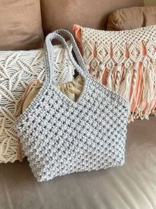 Sac fourre-tout en macramé gris fait main, style bohème avec pompons, décoration intérieure, accessoire pour le salon - Product Image 1