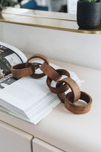 Escultura de Cadena de Eslabones de Madera Hecha a Mano con Diseño Orgánico, Moderna, Abstracta, Tallada, Geométrica, Decoración de Mesa, Centro de Mesa - Product Image 3