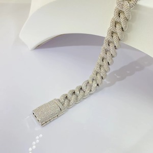 Pulsera de Diamantes Moderna de la Mejor Calidad para Mujer, Joyería de Moda para Uso Diario, Disponible a un Precio Razonable - Product Image 3
