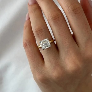 แหวนเพชรแต่งงานทรง Asscher ดีไซน์หรูหรา ประดับด้วยวงแหวนรอบเพชรแบบซ่อน สองสี 2 กะรัต เพชรเพาะเลี้ยง ตัวเรือนทองคำขาว 18k - Product Image 5