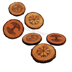 Sous-verres en bois d'acacia artisanal de qualité supérieure avec gravure de symboles nordiques, bord en écorce, finition polie, cadeau d'Inde - Product Image 1