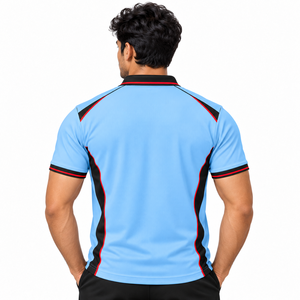 Polo contemporáneo para hombre con elegantes patrones de bloques de color, diseño de cuello refinado y estilo moderno. - Product Image 3