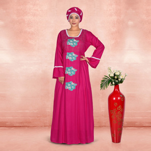 Kaftan en rayonne brodé avec détails complexes sur le col, manches évasées, élégant, longueur ras du sol, silhouette fluide, idéal pour l'Aïd et le Ramadan, tenue modeste - Product Image 5