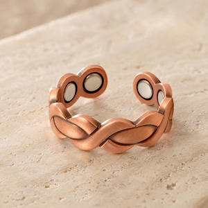 Anillo de Cobre Puro Vintage Ajustable con Diseño de Rayas Diagonales en Chevron, Anillo de Dedo de Cobre Sólido con Borde Plano - Product Image 3