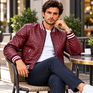 Herren Burgunderrote Strukturierte Lederbomberjacke im Varsity-Stil - Product Image 4