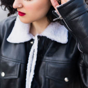 เสื้อแจ็คเก็ตหนังแกะสำหรับผู้หญิง เสื้อคลุมกันหนาว ระบายอากาศได้ดี เป็นมิตรกับสิ่งแวดล้อม เหมาะสำหรับการเดินทางในฤดูหนาวและการสวมใส่ในชีวิตประจำวัน - Product Image 3