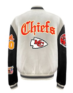 Chaqueta Varsity de Lana y Cuero de los Kansas City Chiefs, Estilo Inglés Antiguo, Blanca y Negra - Product Image 2