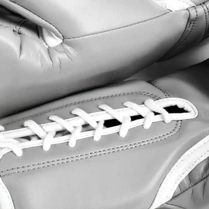 Gants de boxe Vibe cousus sur mesure avec logo OEM, gris clair, à lacets - Équipement professionnel d'entraînement pour sac de frappe lourd - Product Image 5