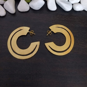Boucles d'oreilles créoles en laiton et alliage de cuivre, faites à la main, design géométrique ethnique vintage, plaqué or, tendance, unisexe, pour fêtes - Product Image 1