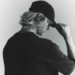 Ce t-shirt en coton pour hommes de haute qualité, fabriqué au Pakistan, garantit un service professionnel pour tous les besoins des fournisseurs en gros. - Product Image 2