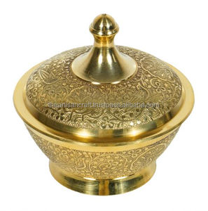 ชามทองเหลืองขัดเงาพร้อมฝาปิดดีไซน์คลาสสิกสำหรับงานปาร์ตี้ตกแต่งบ้านด้วยงานฝีมือช่างฝีมือ - Product Image 1