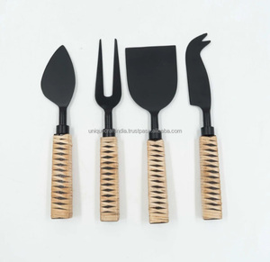 Elegante Juego de 4 Piezas de Tabla de Quesos de Madera y Resina con Asa de Bambú, Bandeja Portátil para Charcutería, Regalos Artesanales para Entretener - Product Image 1