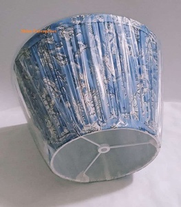 Nueva llegada: Pantalla cilíndrica de tela Ikat azul y blanca con compatibilidad con casquillo E27 y anillos inferiores de hierro resistentes para lámpara de mesa. - Product Image 1