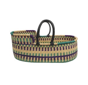 Panier à langer artisanal ethnique en jonc de mer à motif vertical violet-vert et panier à langer pour enfant en rotin avec cuir - Product Image 1