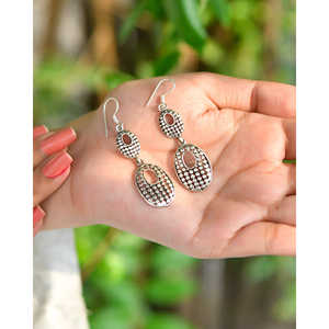 ต่างหูแบบห้อย Meera Jaipur Tarsh ดีไซน์หรูหราสีเงิน สำหรับผู้หญิงที่มีสไตล์ - Product Image 2