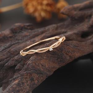 Bague de fiançailles et de mariage en or rose 9 carats avec diamant de laboratoire pour femme, taille brillant rond, bande torsadée - Product Image 1
