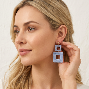 Boucles d'oreilles en résine époxy faites à la main de luxe, design personnalisable, écologiques, bijoux tendance pour femmes pour Pâques et la rentrée scolaire - Product Image 1