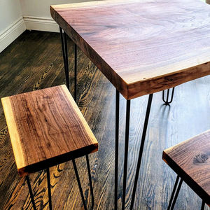 Table à manger carrée de luxe en bois massif naturel avec pieds en métal noir style hairpin, mobilier de salle à manger rustique - Product Image 1