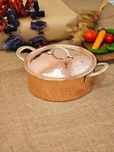 Olla de Cobre Redonda de Diseño Vintage con Tapa, Utensilios de Cocina de Metal Duradero con Asa de Acero Inoxidable - Product Image 1