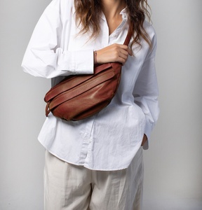 Sac de poitrine antivol élégant et moderne en cuir véritable, imperméable, grande capacité, personnalisable OEM, sac de voyage grande taille - Product Image 1