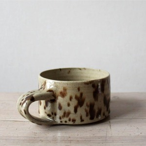 Mug en céramique fait main de qualité assurée avec motif marron moucheté, design Wabi-Sabi, résistant à la chaleur, pour usage domestique - Product Image 1