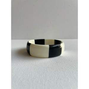 กำไลเรซิ่นงานฝีมือสุดหรู พร้อมลูกปัดเคลือบสี  วัสดุจาก RR ENTERPRISES อินเดีย - Product Image 1