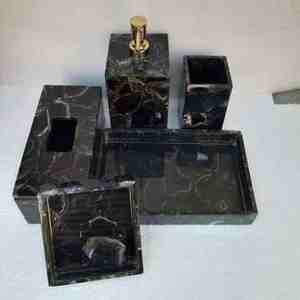 Juego de Baño Minimalista de Resina Blanca, Hecho a Mano, Colección de Cuatro Piezas Decorativas, Fácil de Limpiar - Product Image 2