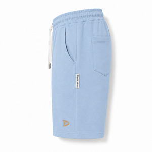 Pantalones cortos tipo bermuda de algodón azul claro para hombre con cintura con cordón y bolsillos laterales estilo casual - Product Image 4