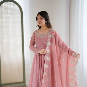 Vestido Anarkali de seda crujiente con bordado y lentejuelas, traje indio moderno con falda y dupatta - Product Image 1